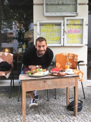 happy vegans at ATAYA in Berlin