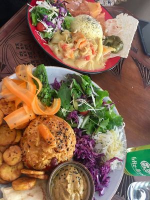 Below: Jaffa Plate, Up: African Bowl. 10€ each at ATAYA in Berlin