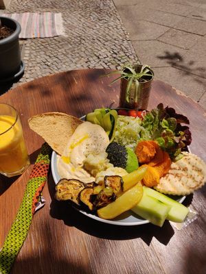 Hummus platte at ATAYA in Berlin