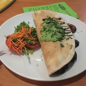 Mediterraner Weizenfladen at Mezzo  in Hannover