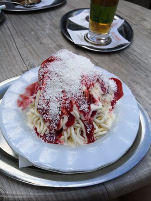 Veganes Spaghetti-Eis at Eiscafe Dolomiti in Gifhorn
