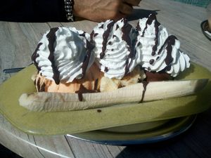 Veganes Bananasplit 🍌🍨 at Eiscafe Dolomiti in Gifhorn