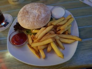 Veganer Cheeseburger at Corvins Burger in Braunschweig
