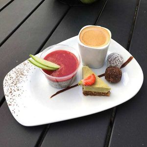 café groumand aux mignardises maison. prix : 5,90€ at rawcoco in La Rochelle