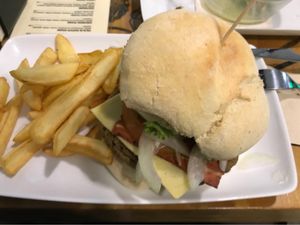 Vegan bacon cheese burger at San Wich in Cadiz