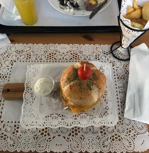 Hamburguer menu at O Canteiro in Setubal