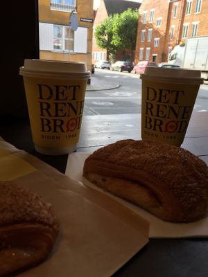 Vegan Pastries and hot drinks  at Det Rene Brød - Kronprinsessegade in Copenhagen