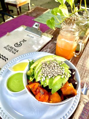 Buddah Bowl and fresh juice at Sirena Morena in Cancun