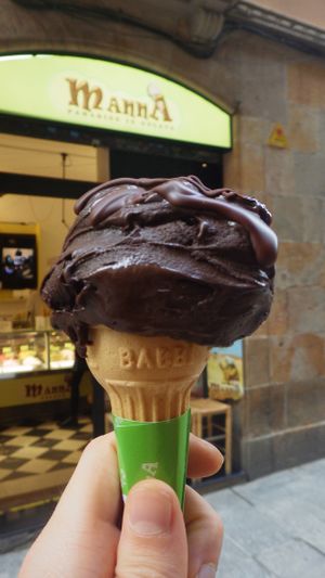 Dark chocolate ice cream (vegan) at Manna Gelats in Barcelona