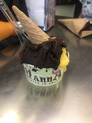 Extra Dark chocolate and mango  at Manna Gelats in Barcelona