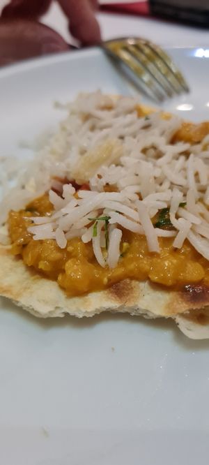 Naan + Dal at Maharadscha in Berlin