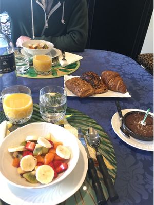 Vegan breakfast (and a little birthday cake for me! ☺️) at Velona's Jungle Luxury Suites in Florence