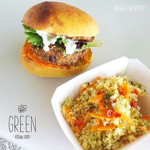 Vegan Burger in Carrot Bread and Bulgur Salad!  at GREEN - Food Van in Ericeira