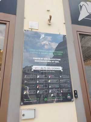 Ice cream variety at Edoardo - Piazza del Duomo in Florence