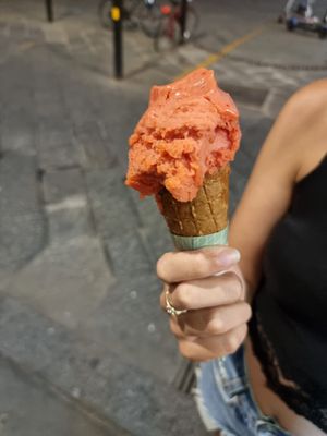 Strawberry at Edoardo - Piazza del Duomo in Florence