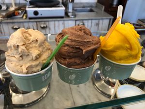 Almond, chocolate, mango at Edoardo - Piazza del Duomo in Florence