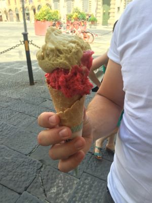 vegan pistachio and raspberry (cone vegetarian!) at Edoardo - Piazza del Duomo in Florence
