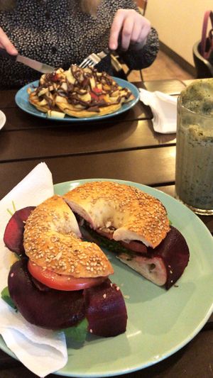 Vegan (bete, hummus, tomato, ruccola) bagel at Taste in Luebeck