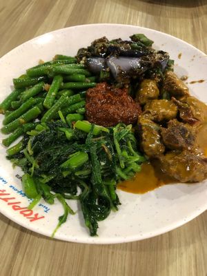Mixed greens and tofu  at SuManYuan 素满园 - Plaza Singapura in Central Singapore