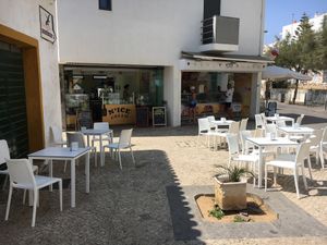 Outside with seating at N'Ice Cream in Armacao De Pera