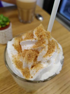 Vanilla milkshake at Cloud Cakes - Mandar in Paris