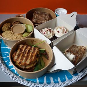 Delivery: Cloud Bowl + Grilled Cheese Toast + Carrot Cake + Pain Perdu + Cupcakes at Cloud Cakes - Mandar in Paris