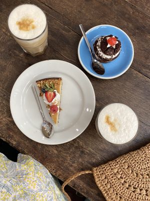 cheesecake and cupcake at Cloud Cakes - Mandar in Paris