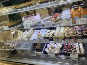 All looks delicious 🤤  at Cloud Cakes - Mandar in Paris