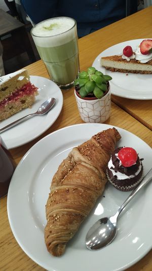 Cupcake croissant at Cloud Cakes - Mandar in Paris