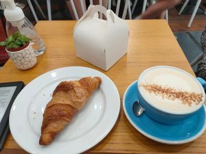 Coffee and chai at Cloud Cakes - Mandar in Paris