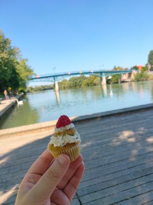Mini matcha cupcake at Cloud Cakes - Mandar in Paris