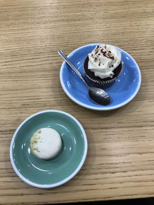 macaron + cupcake at Cloud Cakes - Mandar in Paris