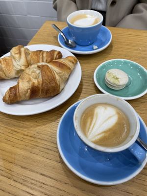 Cappucino at Cloud Cakes - Mandar in Paris