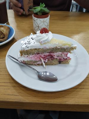 Lemon cake 4,50€ at Cloud Cakes - Mandar in Paris