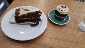 Carrot cake + red velvet at Cloud Cakes - Mandar in Paris
