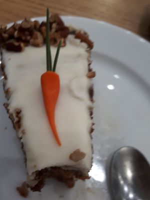 Petite décoration en sucre sur le carrot cake, trop chou!! at Cloud Cakes - Mandar in Paris