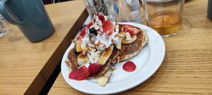 Pancake chantilly with fresh fruits at Cloud Cakes - Mandar in Paris