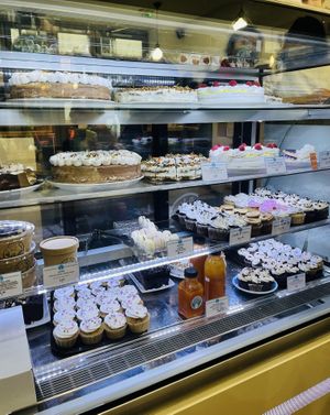 Cakes & cupcakes 🧁 🍰   at Cloud Cakes - Mandar in Paris