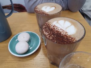 Moccacino with macarons at Cloud Cakes - Mandar in Paris