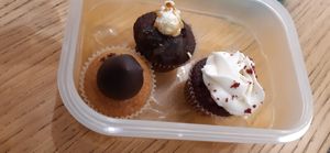 Mini cupcakes at Cloud Cakes - Mandar in Paris