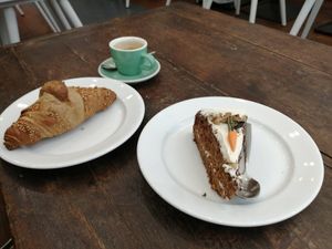 Croissant and carrot cake at Cloud Cakes - Mandar in Paris