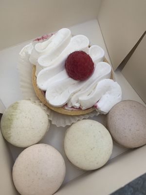 4 macarons and a tart   at Cloud Cakes - Mandar in Paris