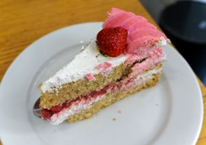 Victoria Sponge Cake at Cloud Cakes - Mandar in Paris