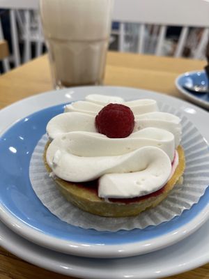 Tartlette and ice chai latte   at Cloud Cakes - Mandar in Paris