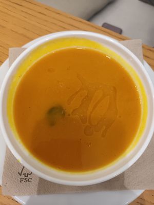 Pumpkin curry soup with pumpkin seeds at Cloud Cakes - Mandar in Paris
