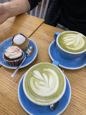 Matcha latte, e cupcake  #Veganuary at Cloud Cakes - Mandar in Paris