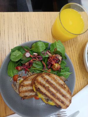 Grilled "cheese" sandwich at Cloud Cakes - Mandar in Paris