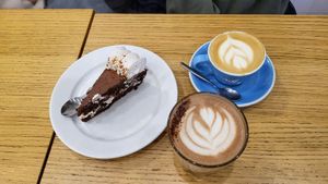 Chocolate cake, cappuccino and mocaccino at Cloud Cakes - Mandar in Paris