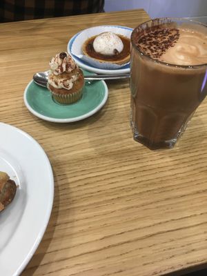   at Cloud Cakes - Mandar in Paris