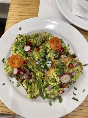 Avocado toast  at Cloud Cakes - Mandar in Paris